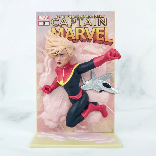 CAPTAIN MARVEL COMIC COLLECTIBLE FIGURE 3D COMIC STANDEE